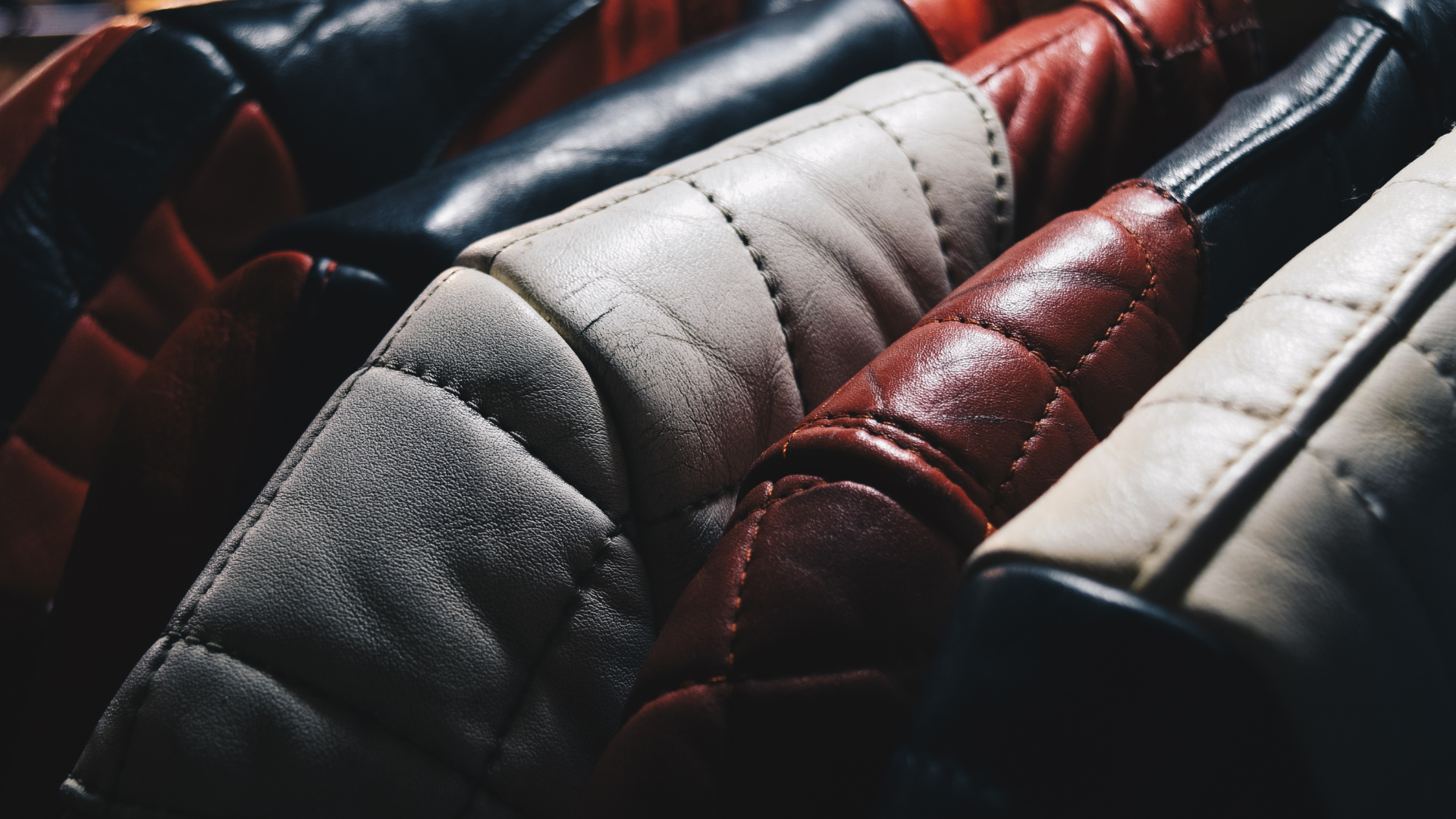 Sekrety pielęgnacji eleganckich kurtek skórzanych damskich: przewodnik dla fashionistek 